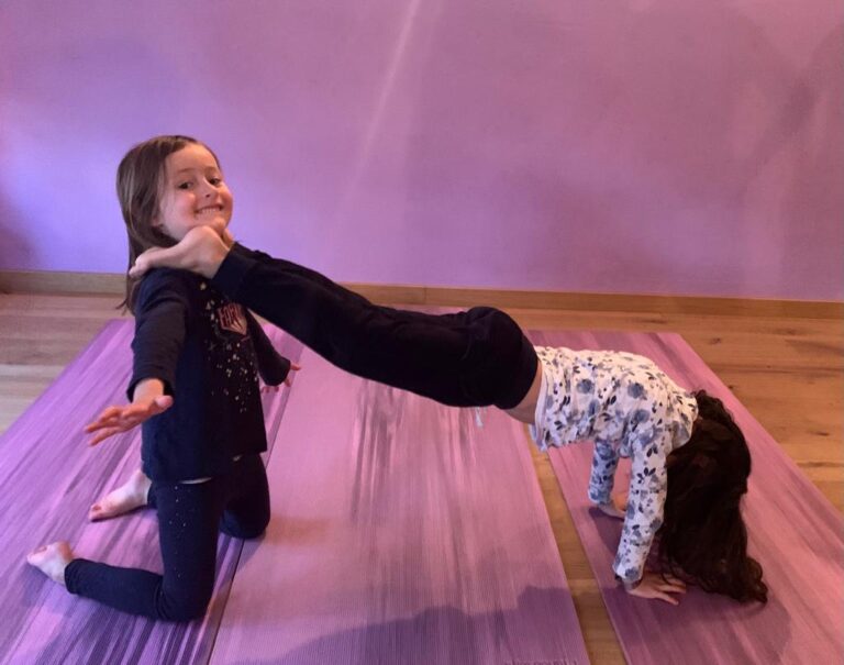 Suryakiranam Formación Yoga Infantil y Adolescentes