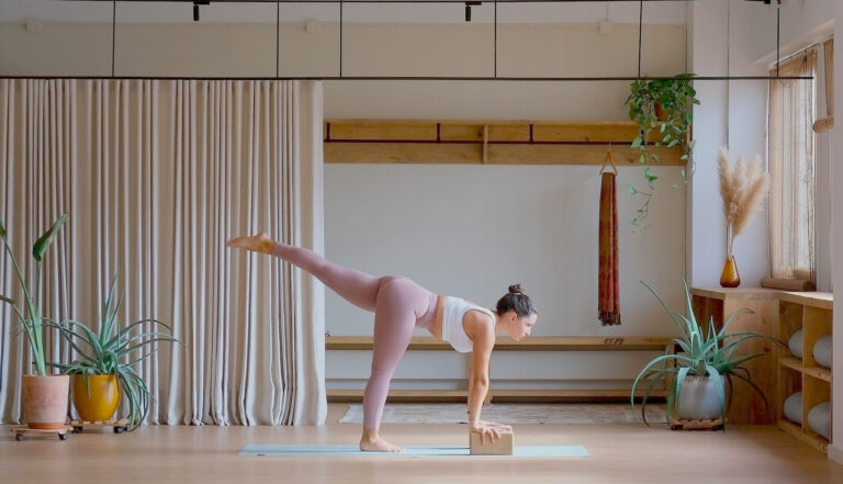 Yoga Mandiram Urquinaona – Tu Escuela de Yoga