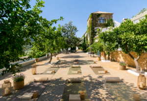 Retiro de Yoga y Nutrición Consciente 16 al 18 de octubre · Carcabuey (Córdoba) Nuestro propósito es ofrecerte un espacio para desconectar, reconectar contigo y aprender herramientas prácticas para cuidar de tu salud de forma integral. A través del yoga, la meditación, la respiración consciente y la nutrición antiinflamatoria, vivirás una experiencia de bienestar que te ayudará a incorporar hábitos saludables y sostenibles en tu día a día.